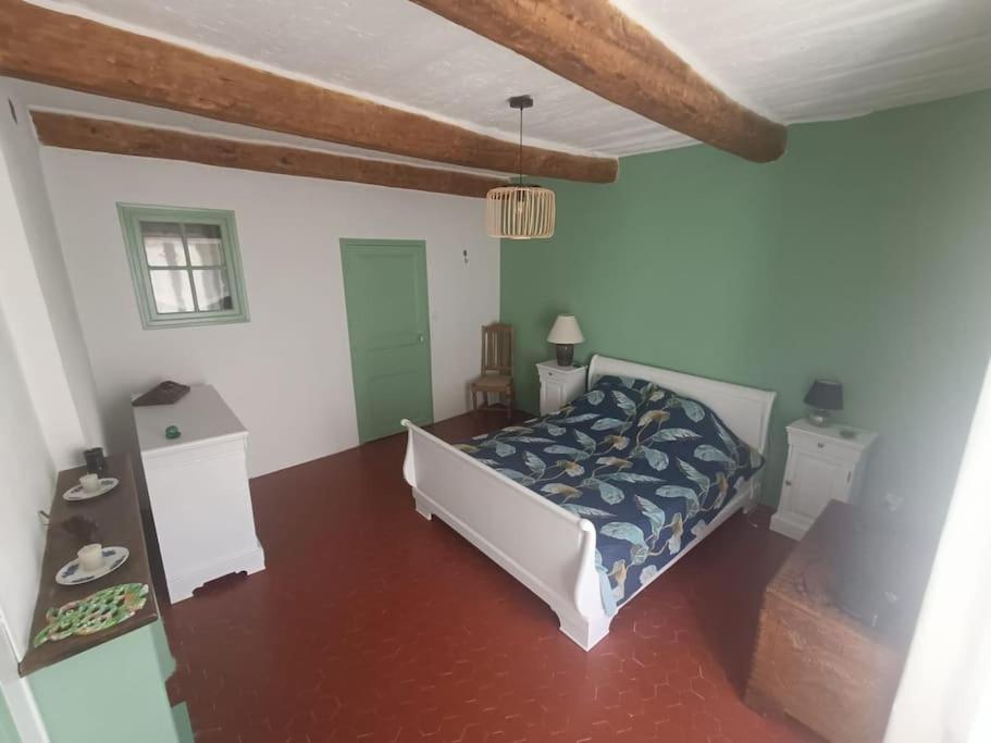 a bedroom with a bed and a wooden ceiling at Agréable maison en Provence in Allemagne-en-Provence