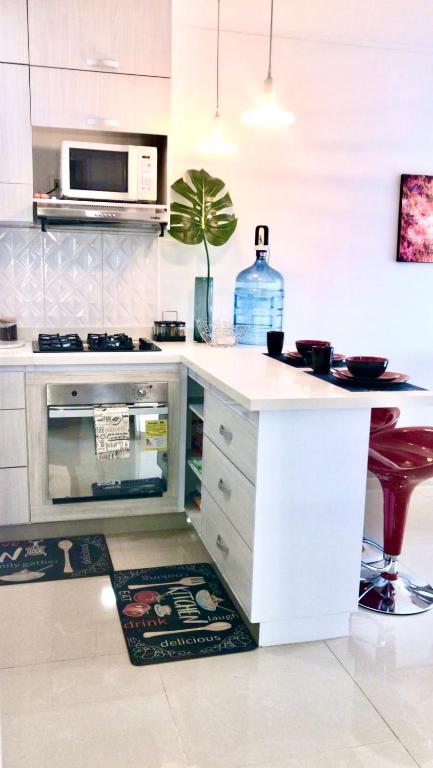 Köök või kööginurk majutusasutuses Modern & Charming Apartments, Apartamentos Modernos y Encantadores & Near Major Clinics CQB, Imbanaco, Tequendama, San Fernando