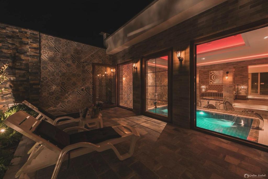 Bazén v ubytování Vera HOTEL-VILLA nebo v jeho okolí