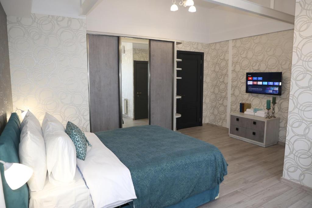 Postel nebo postele na pokoji v ubytování Hotel Saguramo Bliss