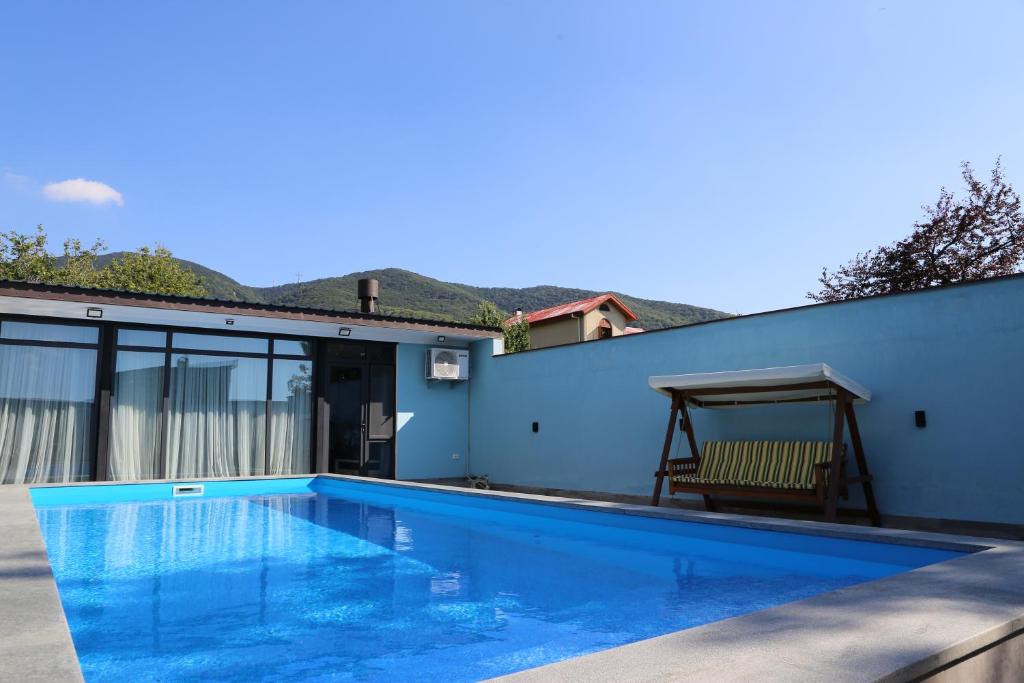 Bazén v ubytování Hotel Saguramo Bliss nebo v jeho okolí