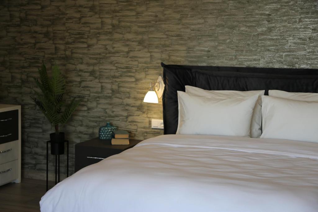 Postel nebo postele na pokoji v ubytování Hotel Saguramo Bliss