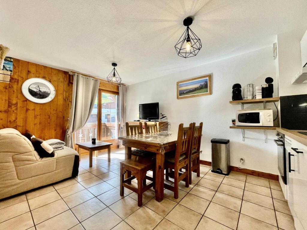 Photo de la galerie de l'établissement Résidence Les Oursons - Appartement vue montagnes au pied des pistes de l'Espace Diamant MAE-7254, à Notre-Dame-de-Bellecombe