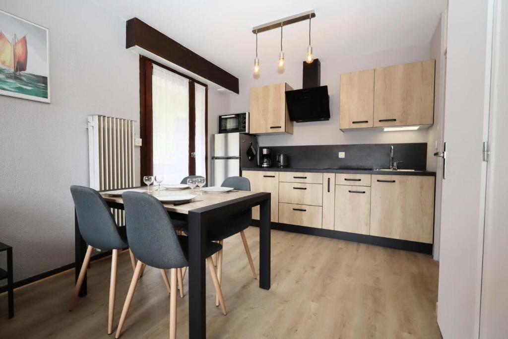 a kitchen with a dining room table and chairs at Résidence Les Esserts - Les Esserts MAE-8381 in Les Houches