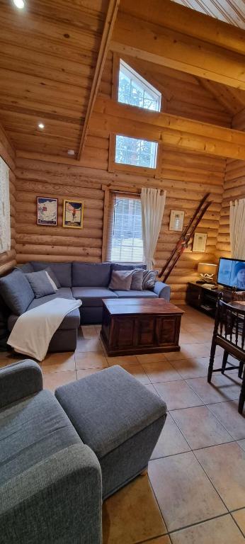a living room with a couch and a table at Tahko Hovimäenraitti 5A in Tahkovuori