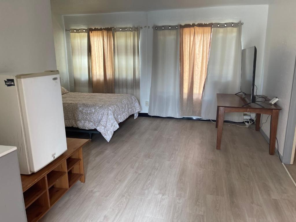 Postel nebo postele na pokoji v ubytování Legend Motel
