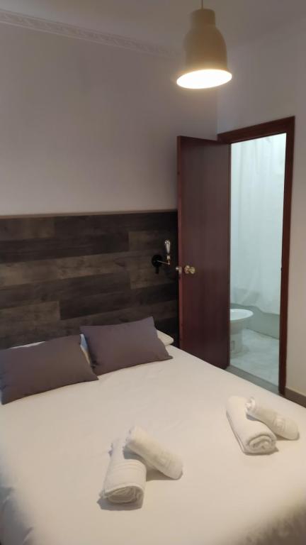 Postel nebo postele na pokoji v ubytování Hostal El Pinar