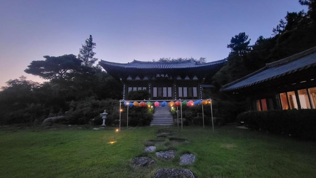 Zahrada ubytování Pet Friendly Hanok Temple Stay
