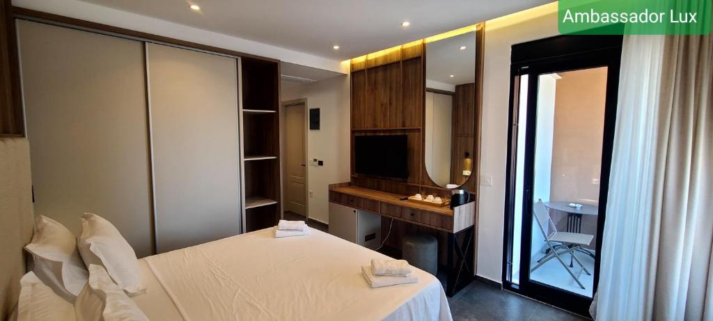 Posteľ alebo postele v izbe v ubytovaní Ambassador & Ambassador Lux Apartments