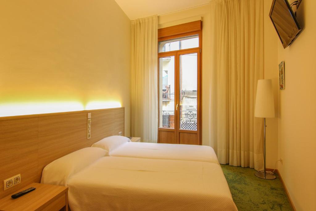Posteľ alebo postele v izbe v ubytovaní Hotel Cal Piteu