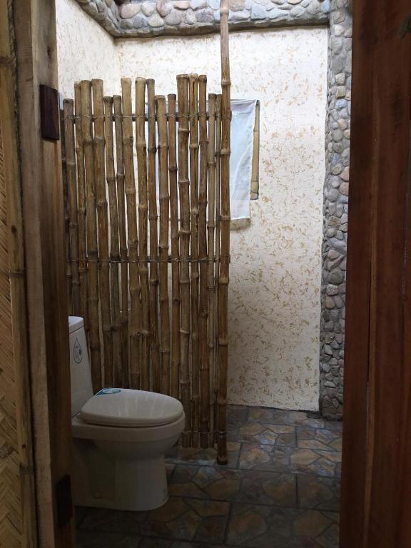 Koupelna v ubytování Dosplaya Ecocamp