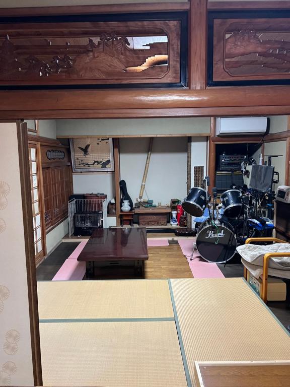 一日限定一組の古民家の宿なんでもんにあるシーティングエリア