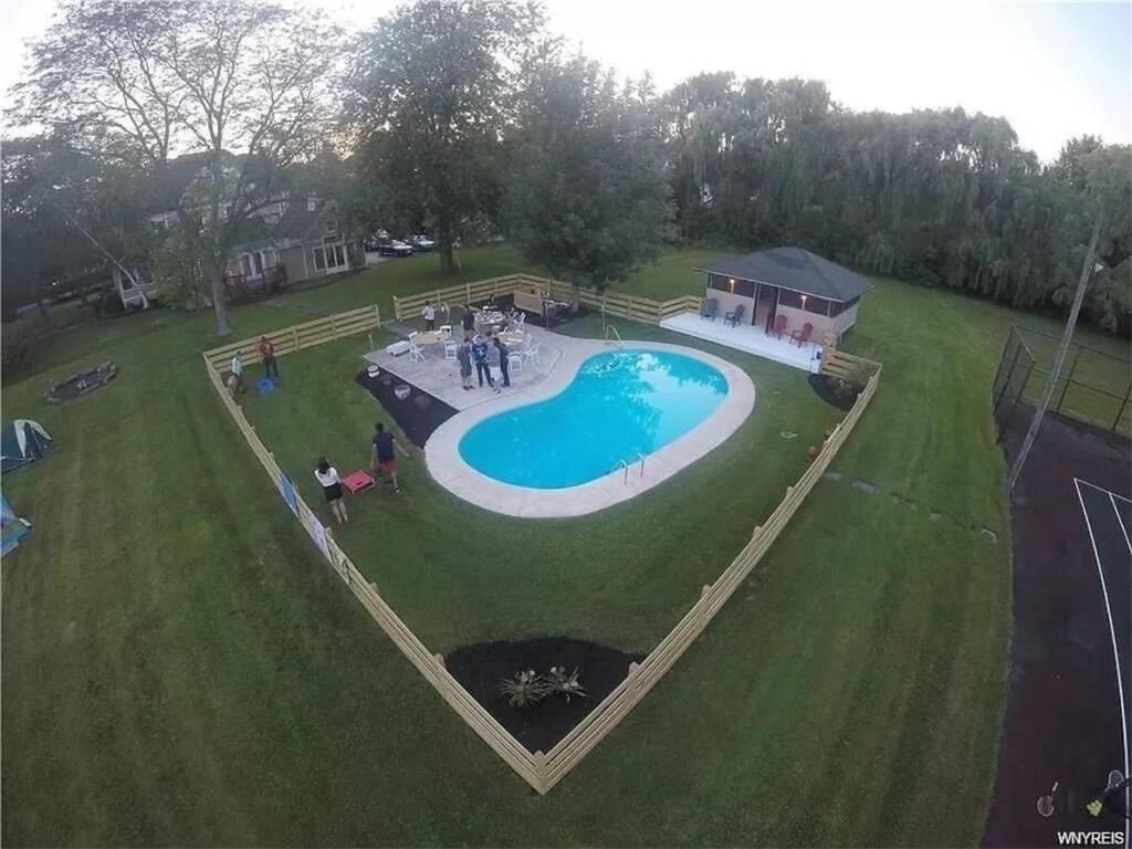 Kolam renang di atau dekat dengan Niagara River Estate