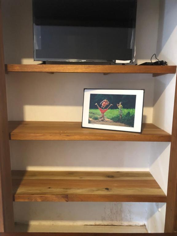 TV a/nebo společenská místnost v ubytování Nature Rock Dambulla