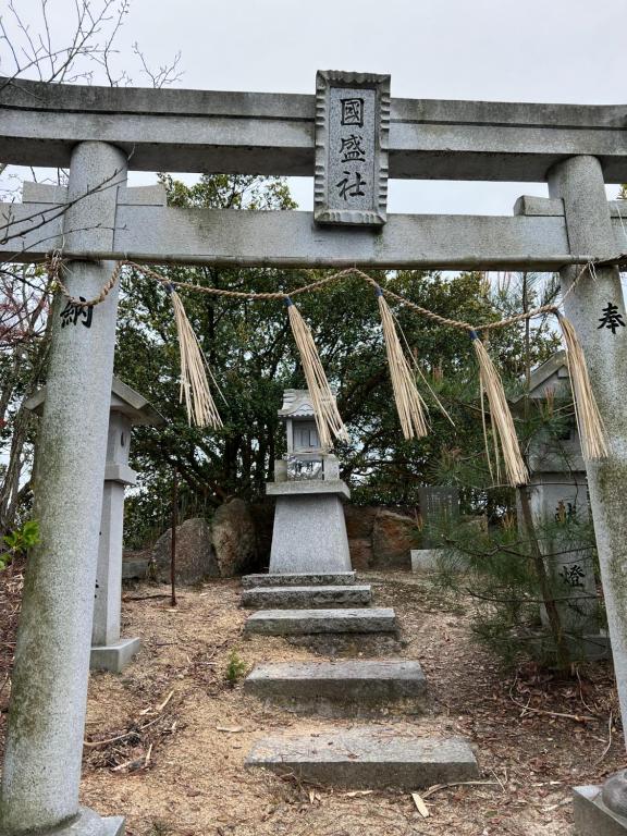 一日限定一組の古民家の宿なんでもんにある庭