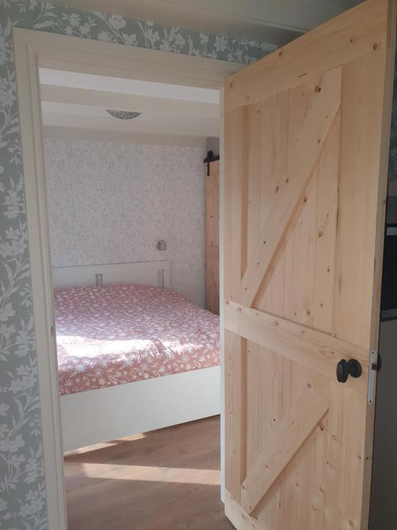 Postel nebo postele na pokoji v ubytování B&B Piebengastate Welsrijp