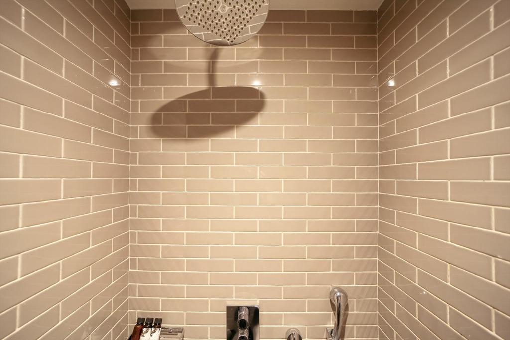 Koupelna v ubytování JS Boutique Hotel