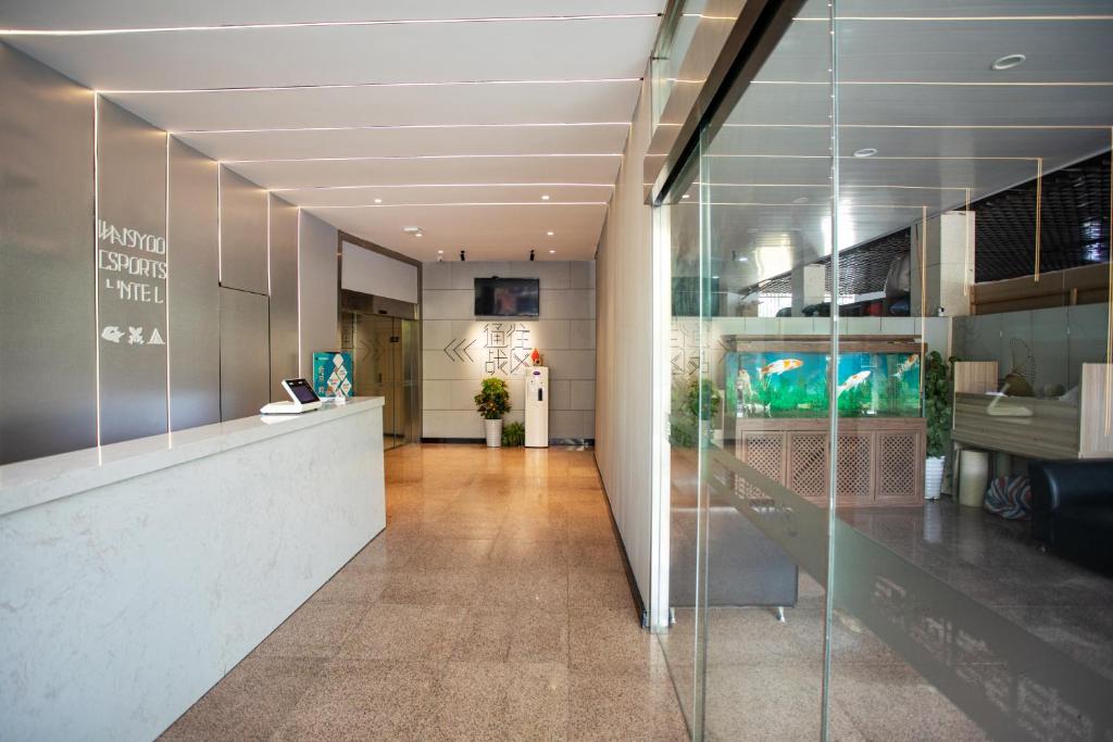 Vstupní hala nebo recepce v ubytování 网鱼电竞酒店上海新国际博览中心店