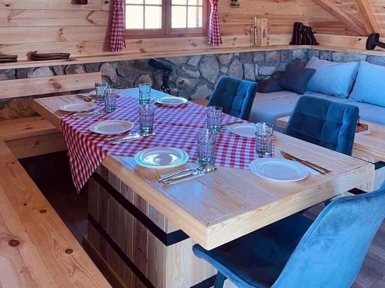 Posezení v ubytování Etno katun Djedov do