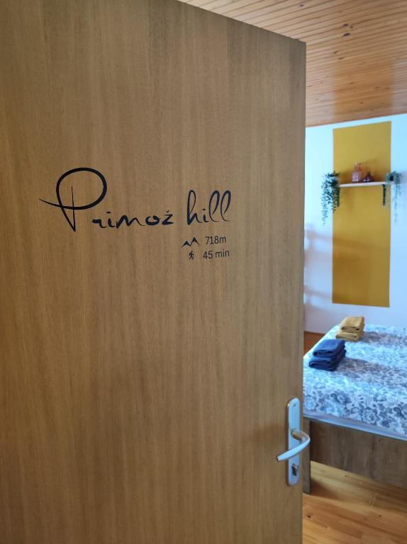 Postel nebo postele na pokoji v ubytování Family Hostel Pivka