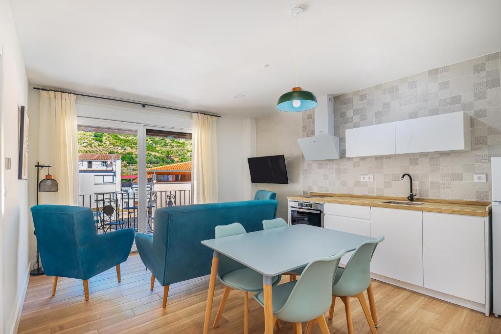 Encantos del Jerte Apartamentos - Apartamento Deluxe De Dos Dormitorios Con Balcón