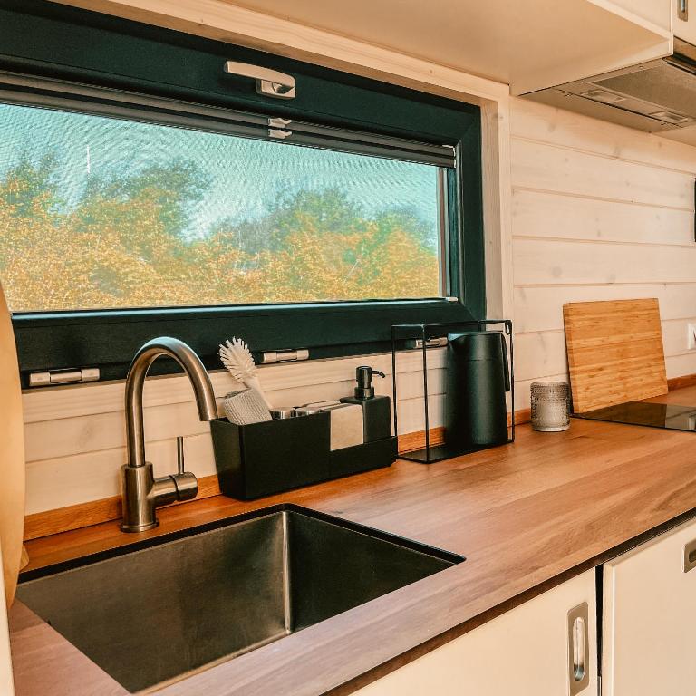 Kuchyň nebo kuchyňský kout v ubytování Tiny Seaside - Kegnæs