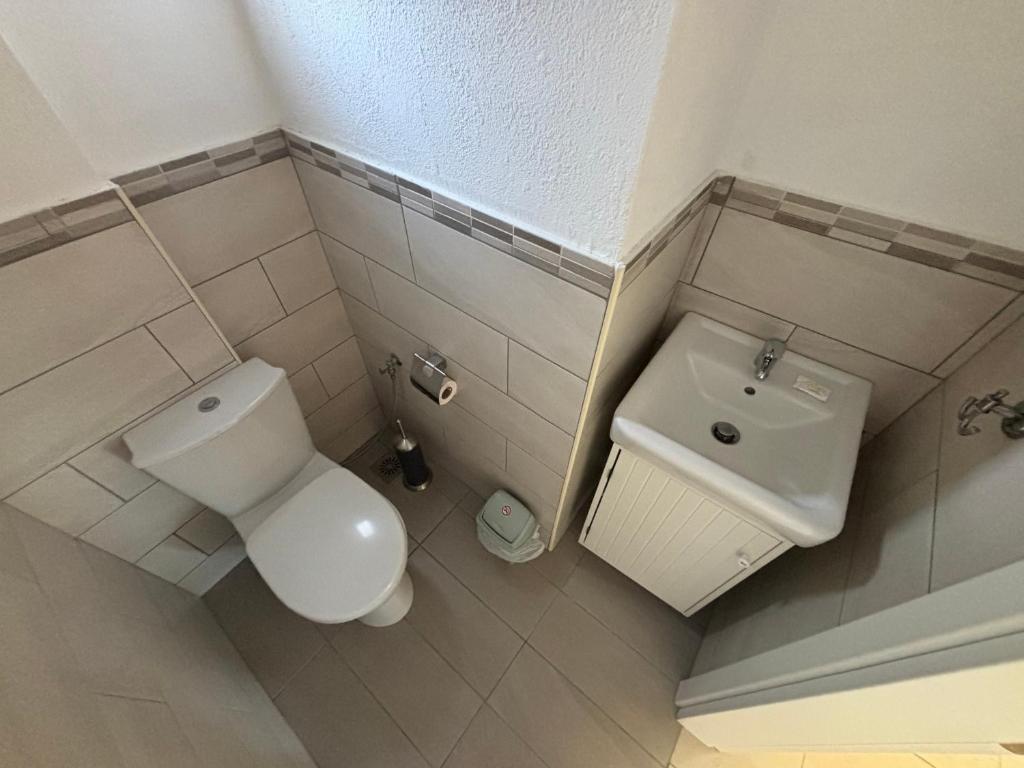 A bathroom at Sea View Maison