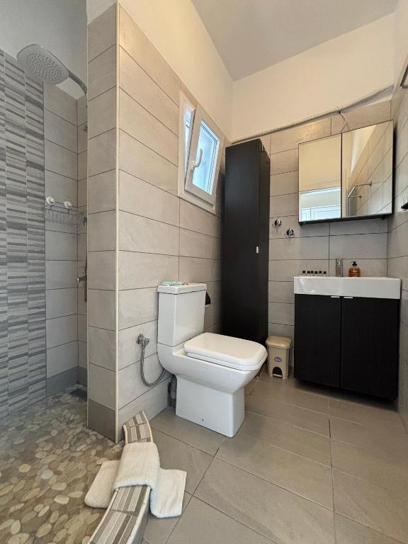 A bathroom at Sea View Maison
