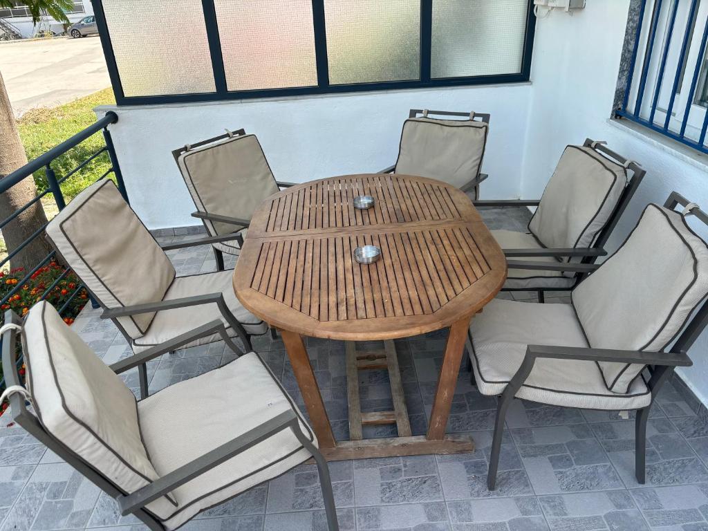 A seating area at Sea View Maison