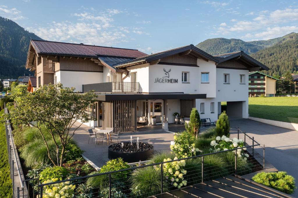 Nespecifikovaný výhled na hory nebo výhled na hory při pohledu z aparthotelu