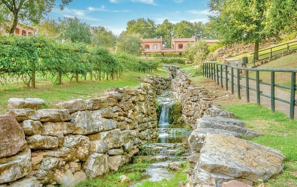 Zahrada ubytování Residence with swimming-pool and thermal pools in Sorano