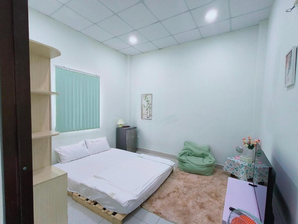 Postel nebo postele na pokoji v ubytování Góc Hải Phòng Drinks & Homestay Q4