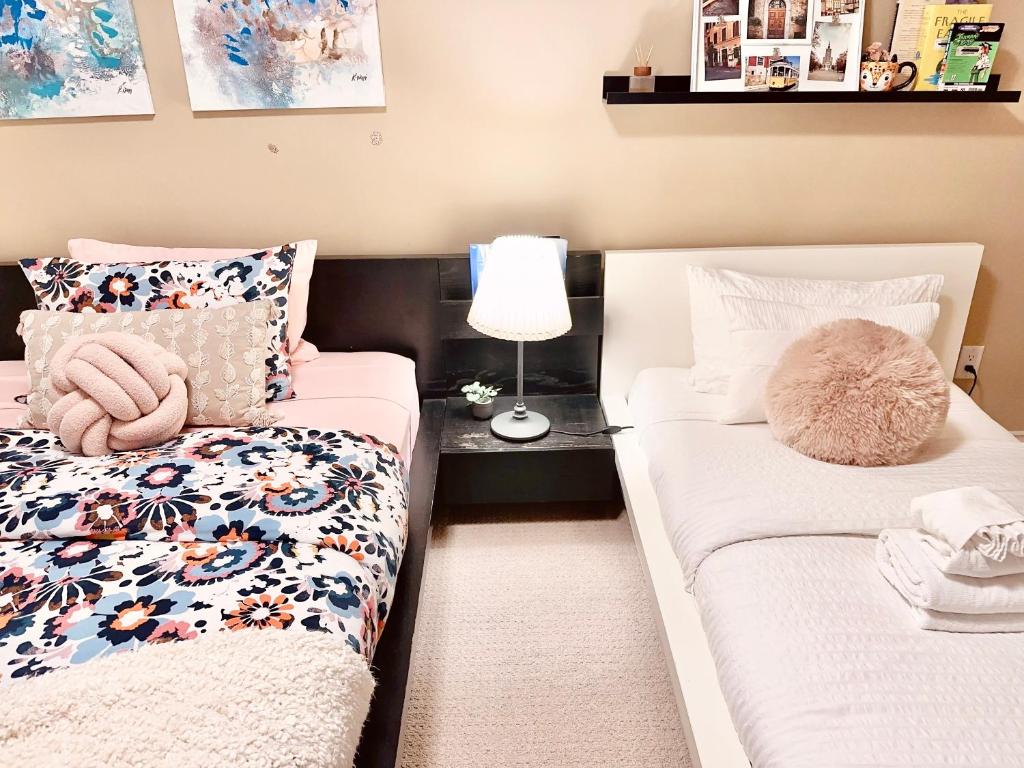 Postel nebo postele na pokoji v ubytování Scorpio House Langley ROOM B