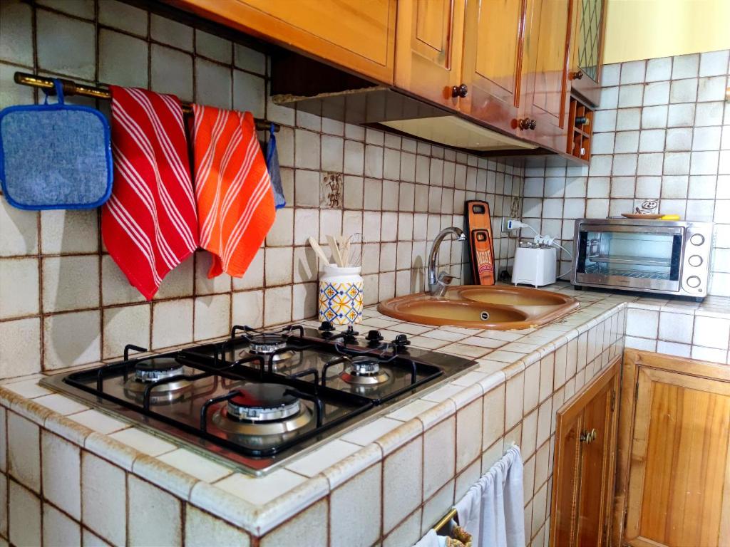 A kitchen or kitchenette at Jana Holidays