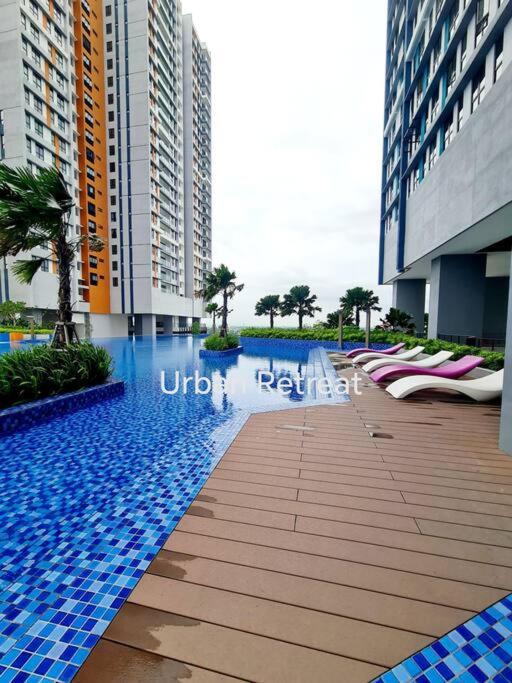 Bazén v ubytování Trio Luxury Suites nebo v jeho okolí
