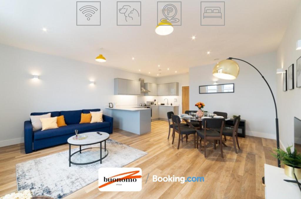 Hotel Two Bedroom Apartment At Buonomo Stays Short Lets & Serviced Accommodation close to Wimbledon Tennis Courts, a living room with a blue couch and a table at Two Bedroom Apartment At Buonomo Stays Short Lets & Serviced Accommodation close to Wimbledon Tennis Courts in London