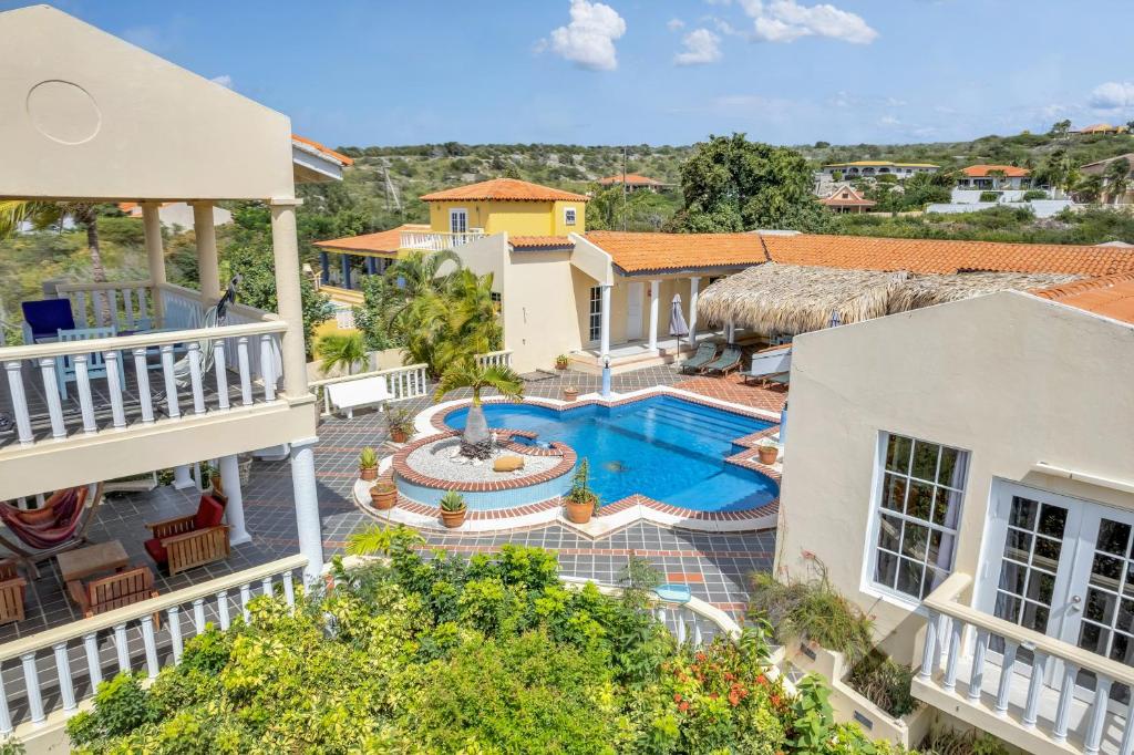 Bazén v ubytování La Pura Vista Resort nebo v jeho okolí