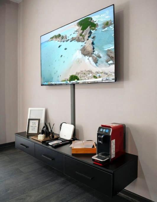 TV a/nebo společenská místnost v ubytování Hesmir's Nest