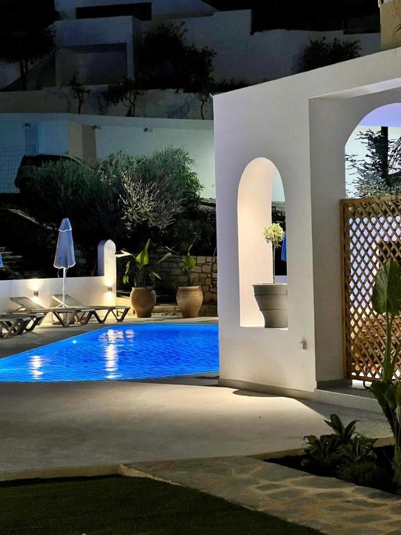 Bazén v ubytování Zoe Boutique Hotel nebo v jeho okolí