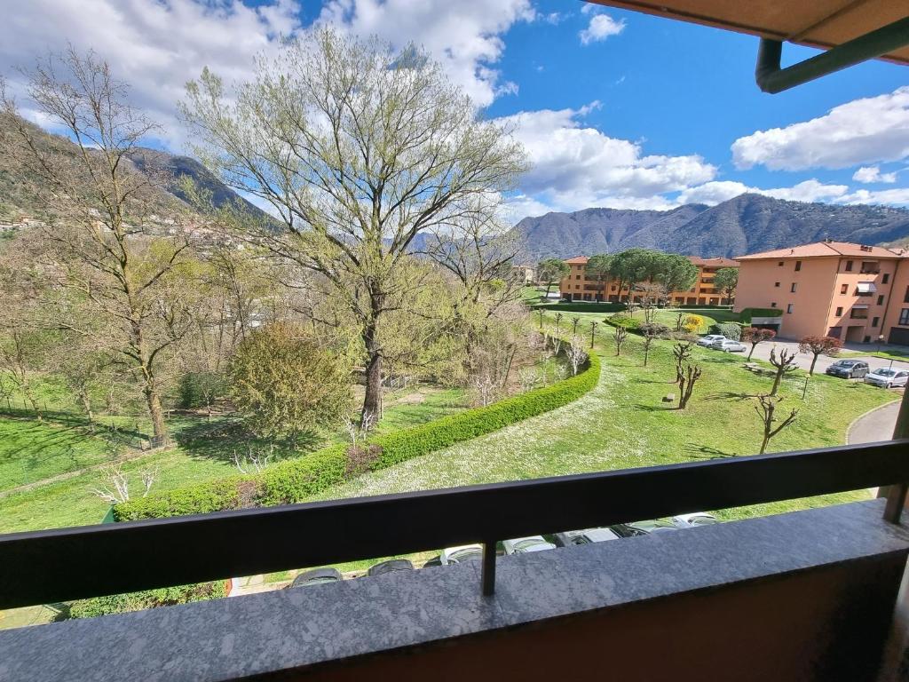 En generel udsigt til bjerge eller udsigt til bjerge taget fra lejligheden