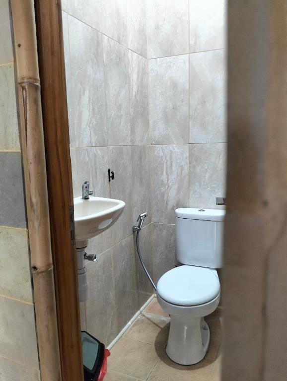 Koupelna v ubytování Kaia Lovina Guest House Junior Suite