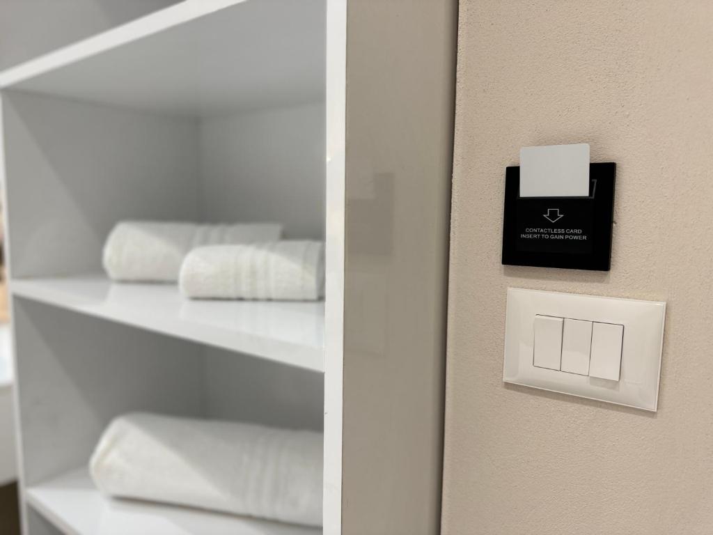 Postel nebo postele na pokoji v ubytování Aloju Rooms