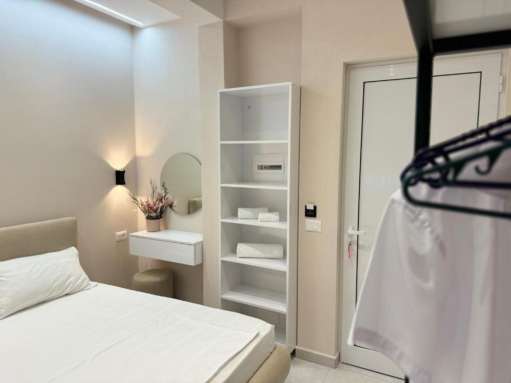 Postel nebo postele na pokoji v ubytování Aloju Rooms