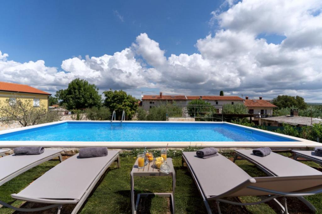 Bazén v ubytování Casa-Pietra Porec nebo v jeho okolí