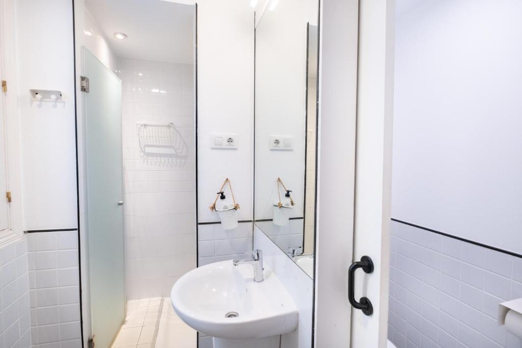 Un baño de The Hat Madrid