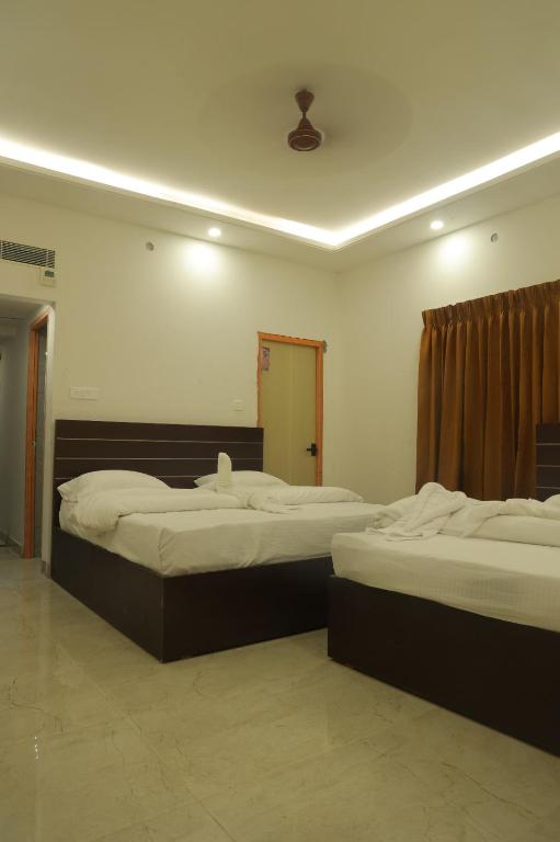 Postel nebo postele na pokoji v ubytování Sudeeksha Residency, Luxury Hotel with affordable price