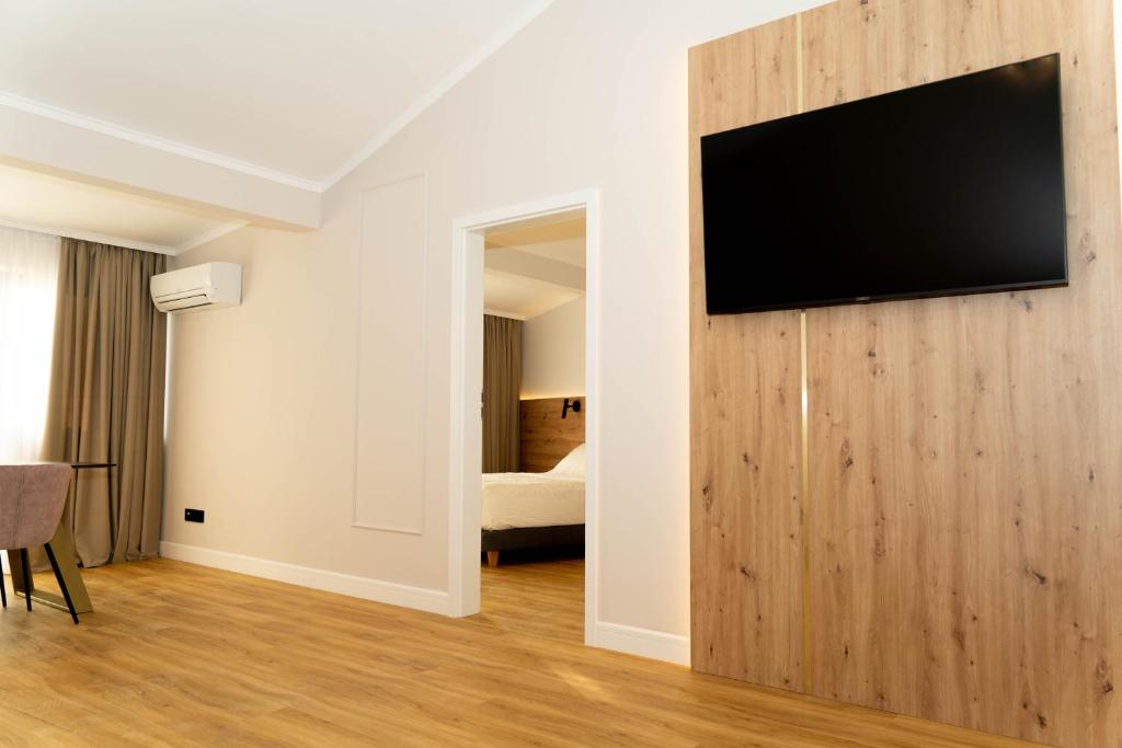 TV a/nebo společenská místnost v ubytování Bloom Downtown Suites