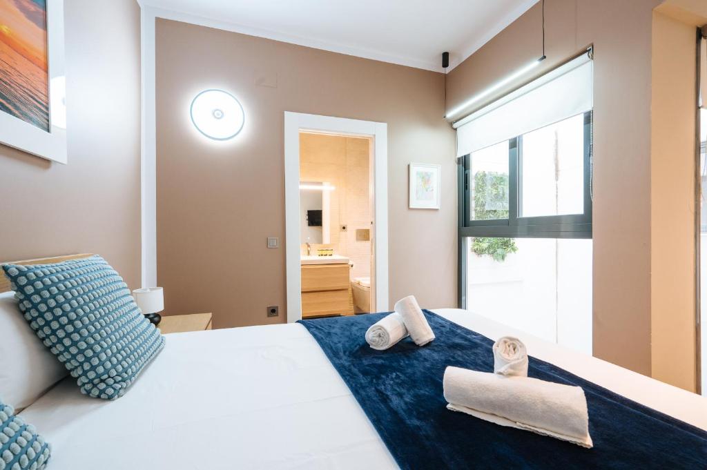 Postel nebo postele na pokoji v ubytování Elegant Duplex 3 Master Bedrooms and Private