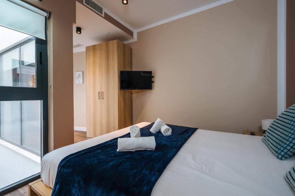 Postel nebo postele na pokoji v ubytování Elegant Duplex 3 Master Bedrooms and Private