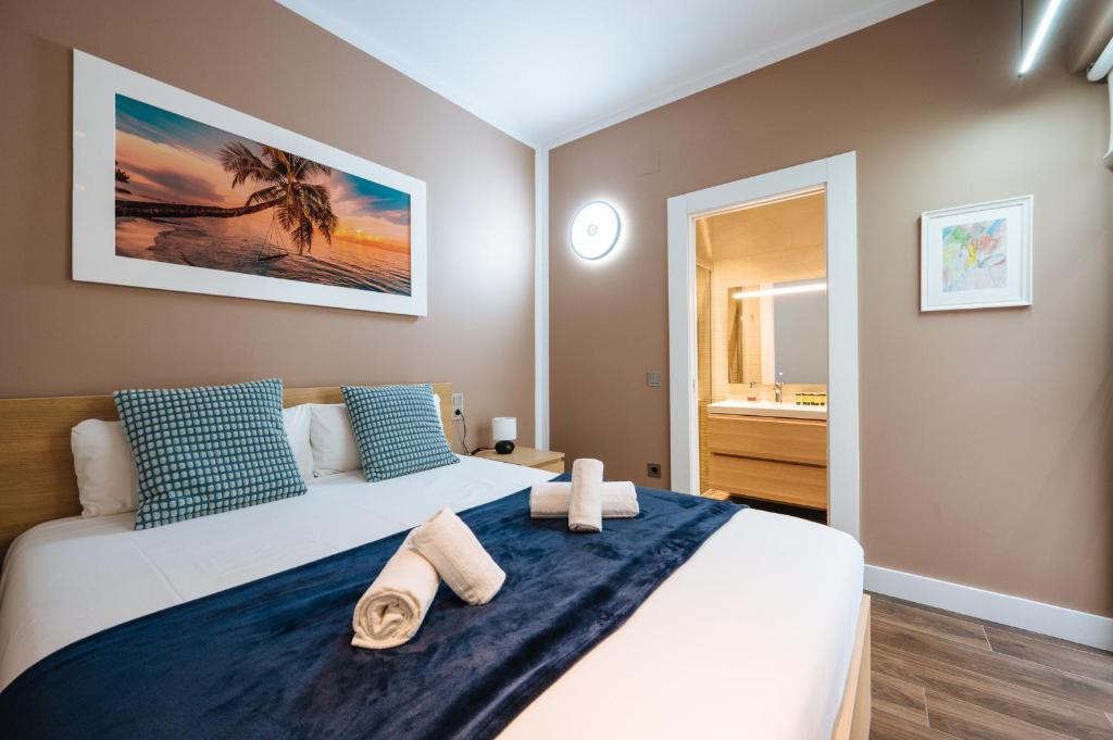 Postel nebo postele na pokoji v ubytování Elegant Duplex 3 Master Bedrooms and Private